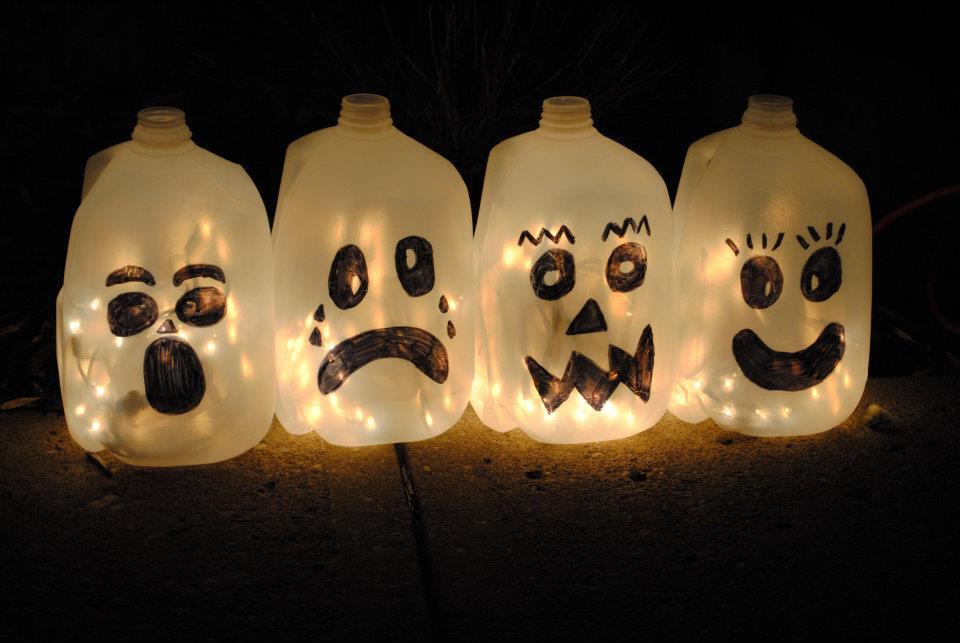 Halloween DIY Decorations Made From Plastic Jugs