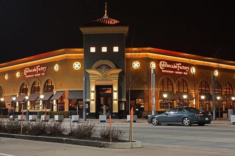 Cheesecake Factory dessert deal,Cheesecake Factory half price desserts,Cheesecake Factory rewards,Cheesecake Factory coupon,Cheesecake Factory promotion,Cheesecake Factory specials,Cheesecake Factory DoorDash offer,Cheesecake Factory pickup deal,Cheesecake Factory dining rewards