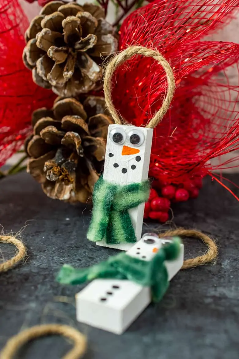 Decorating for Christmas doesn’t have to cost a lot. Use these fun and Easy Dollar Store Christmas Crafts and Decor ideas to add some holiday cheer to your house without breaking the bank!dollar store crafts - dollar store christmas crafts - dollar tree christmas crafts 