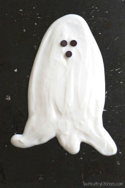 ghostly halloween fruit dip