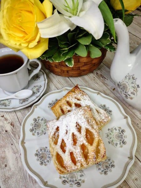 peaches and cream lattice puff pastry