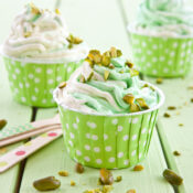 frozen yogurt with fresh pistachio