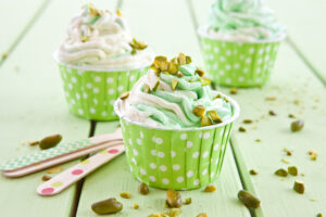 frozen yogurt with fresh pistachio