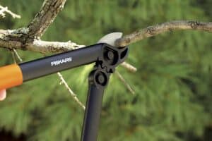 fiskars 15 inch powergear super pruner