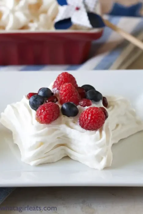 star meringues with fresh berries