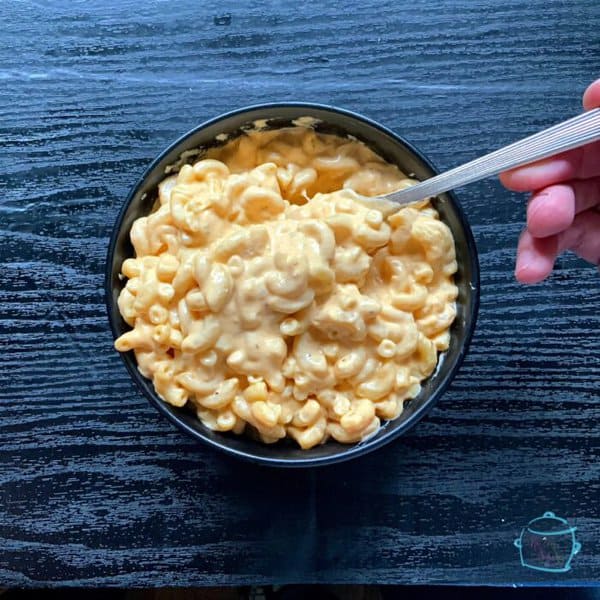 lazy slow cooker old bay mac & cheese