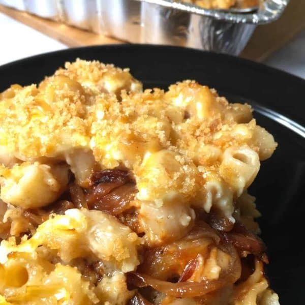 smoked mac and cheese with gouda and caramelized onions