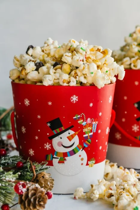 white chocolate christmas popcorn