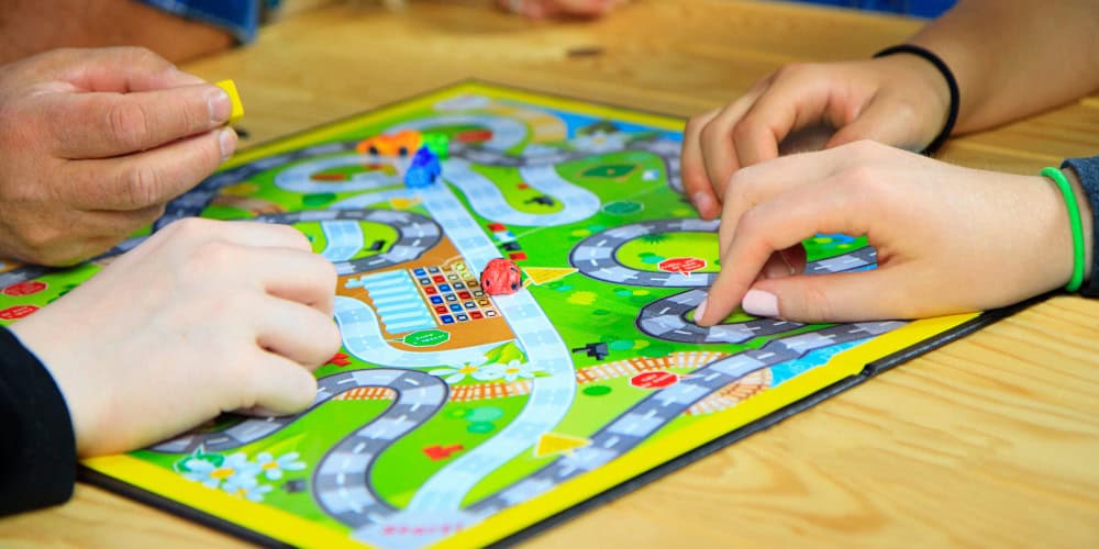 kids play board game