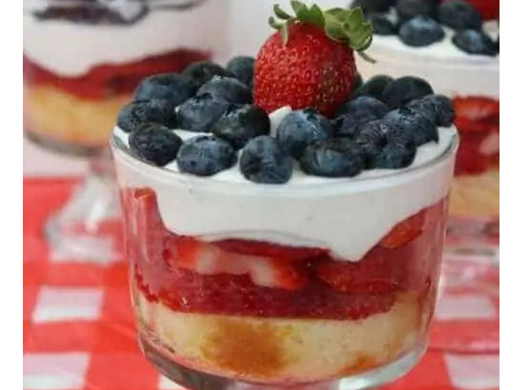 strawberry blueberry pound cake trifle recipe