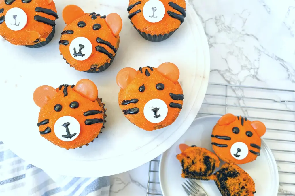 tiger cupcakes (with tiger striped cake inside)