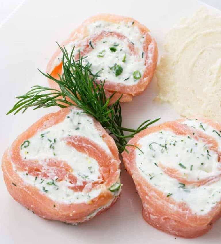 smoked salmon pinwheels 2204 768x1151 1