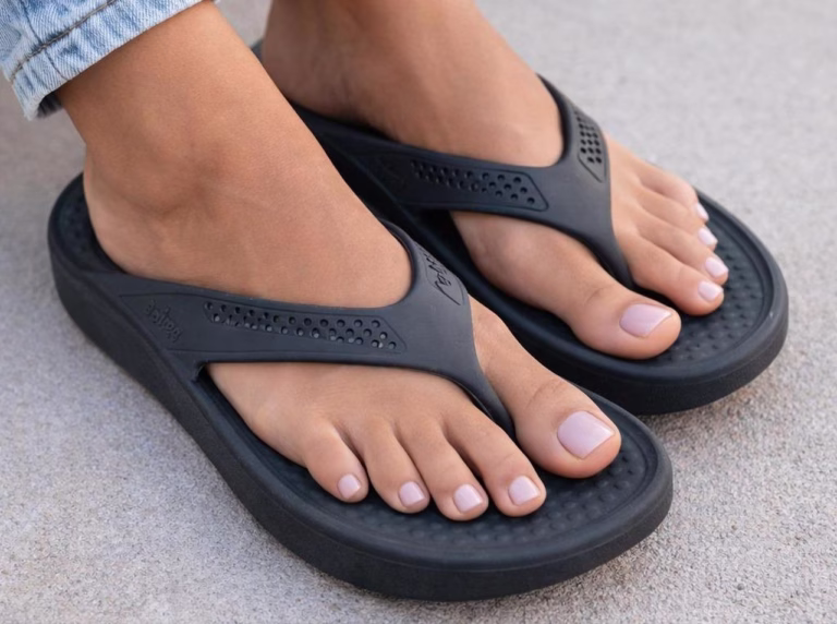 crocs men's and women's unisex baya ii flip sandals