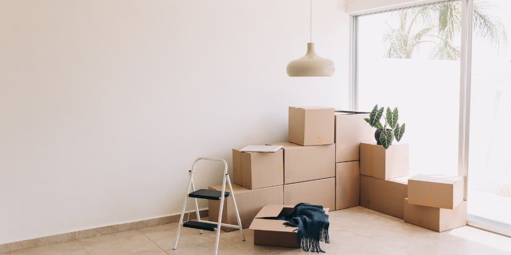 moving boxes in living room no furniture