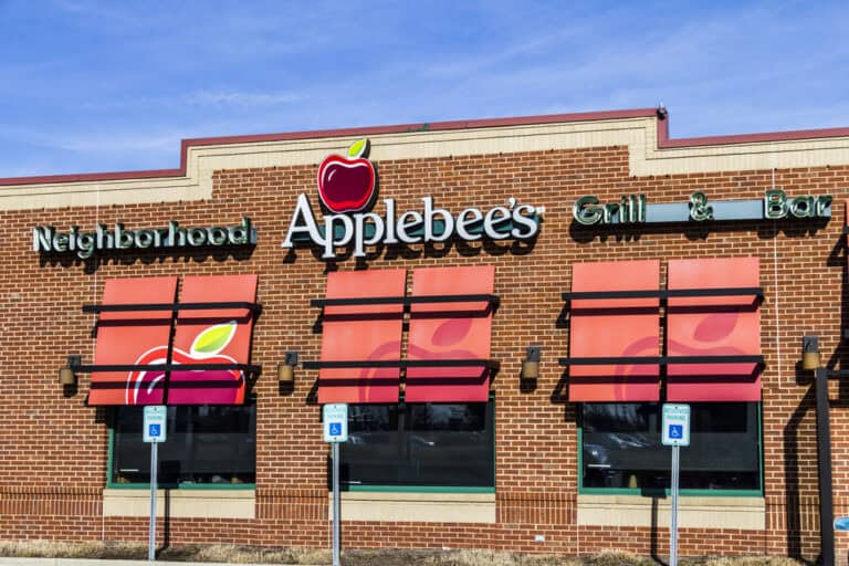 indianapolis circa february 2017: applebee's neighborhood grill and bar casual restaurant. applebee's is a subsidiary of dineequity, inc. i